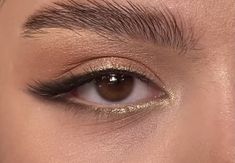 Minimal Gold Eye Makeup, Goldish Makeup Look, Simple Subtle Eye Makeup, Hooded Eye Gold Makeup, Simple Golden Makeup, Simple Gold And Brown Eye Makeup, Brown Eyes Gold Makeup, Gold Simple Makeup Look, Simple Prom Makeup Hooded Eyes