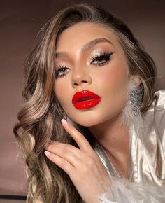 Vintage Makeup Looks, Look Rose, Beautiful Lipstick, Makeup Glam, Beauty Academy, Models Makeup, Vintage Makeup, Hair And Makeup Artist, Long Lashes