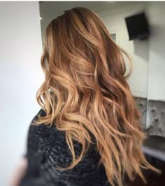 Hair Color On Natural Hair, Light Caramel Hair, Color On Natural Hair, Caramel Brown Hair Color, Caramel Brown Hair, Brunette Ombre, Rambut Brunette, Brown Hair With Caramel Highlights