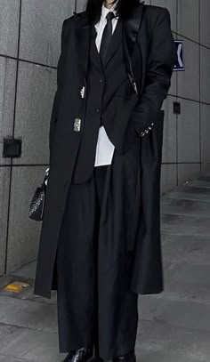 Fancy Baggy Outfits, Formal Baggy Outfit, Baggy Coat Outfit, Yohji Yamamoto Outfit, Business Core Women, Cool Prom Outfits, Businesscore Outfits, Korean Turtle Neck Outfits, Grunge Formal Outfit