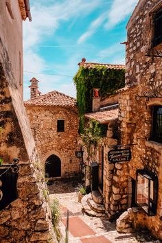 an alley way with stone buildings and cobblestone walkways in the old town