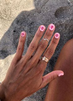 Nails For Spain Trip, Cool Nail Designs For Short Nails, Vacation Gel Nails, Travel Nail Art, London Nails, Minimal Nails, Cute Gel Nails, Vacation Nails