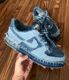 Nigel Xavier, Summer Outfits Baddie, Baddie Ideas, Denim Diy Clothes, Ropa Upcycling, Outfits Baddie, Crocs Fashion, Custom Shoes Diy, Diy Sneakers