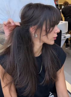 Haircut Inspo Medium Round Face, Fringe Hairstyles With Glasses, Long Bangstyle Hair, Bottle Bangs, Before And After Bangs, Bangstyle Hair, Peekaboo Hair, Hairstyles With Glasses