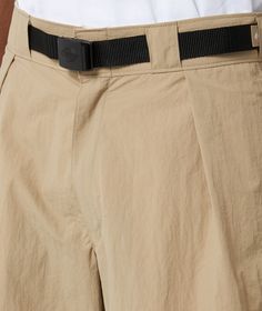 Founded in 1922, Dickies is a well-known American workwear brand with a rich history of providing durable and high-quality clothing. Introducing the TDC Oversized 874 Pants in beige for Fall/Winter 2024. These pants are a modern take on the classic Dickies 874 style, known for its timeless design and superior craftsmanship. The oversized fit adds a contemporary twist, making them a must-have for the upcoming season. Perfect for adding a touch of effortless cool to any outfit, these beige pants a 874 Pants, Beige Hose, Dickies 874, Workwear Brands, American Workwear, Knee Pants, Balloon Pants, Beige Pants, Dickies Pants