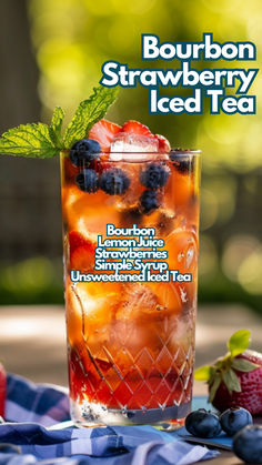 Bourbon Strawberry Iced Tea Strawberry Ice Recipe, Strawberry Cocktail Recipe, Strawberry Iced Tea, Vacation Drinks, July Cocktails, Patriotic Drinks, Unsweetened Iced Tea