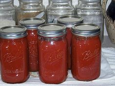 there are many jars with lids on the table