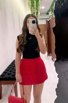 Fresa School Outfits, Colorful Girly Outfits, Red Top Outfit Winter, Red Top Outfit Aesthetic, Outfits Natal, Red Skirt Outfit Ideas, Mexico Summer Outfits, Natal Outfit, Girly Outfit Aesthetic