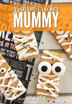 Our Graham Cracker Mummies are super easy to make but still adorable! #WiltonCakes Graham Cracker Recipe, Gram Crackers, Cracker Recipe, Halloween Food Appetizers, Halloween Food Treats, Halloween Appetizers, Salty Cake, Cracker Recipes