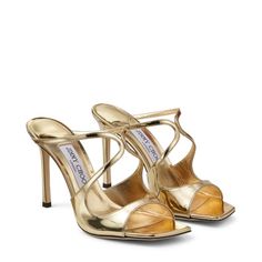 Wedding Dress Sandals, Gold Wedding Shoes, Jimmy Choo Gold, Summer High Heels, Dr Shoes, Gold Shoes, Carrie Bradshaw