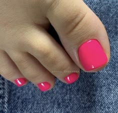 Bright Pedicure Colors, Summer Pedicure Colors 2023 Pink, Pink Summer Toe Nails, Vegas Gel Nails Short, Cute Summer Toenails, Hot Pink Pedicure Ideas, Neon Toe Nails Summer, Pink Toenail Polish, Bright Summer Pedicure