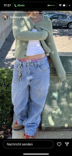 Last Day Outfits, Mid Size Fashion Modest, Light Blue Wash Jeans Outfit, Cold Weather Summer Outfits, Urban Outfitters Fits, Fashion School Outfits Nyc, Light Blue Jeans Outfit Women, Thrifted Winter Outfits, Cmbyn Aesthetic Outfit