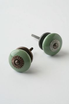 two green knobs are sitting next to each other