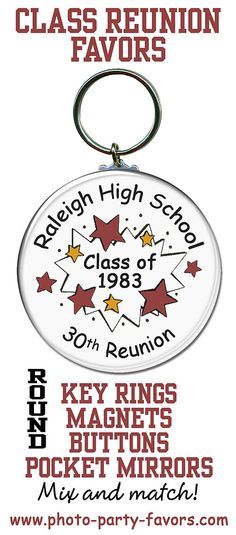 a key chain with the words class reunion favors written on it and stars in red