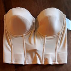 Strapless, Low Back, Deep Plunge With V-Wire, Full Coverage Cup. Beige In Color Size 34d (Kohl's Tag Is Mislabeled As Size 36d) Fitted Partially Lined Strapless Bra, Fitted Strapless Bra Partially Lined, Fitted Padded Cup Camisole, Fitted Beige Camisole Bra, Backless Corset, Boho Vintage Style, Corset Looks, Corset Bra, Vintage Boho Fashion