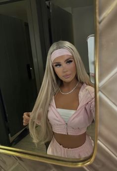 Pink Hair And Outfit Ideas, Blonde Baddie Outfit, Pink Headband Outfit, Chav Makeup Look, British Chav Outfits, Chav Makeup, Chavvy Outfits, Chav Style, Chav Aesthetic