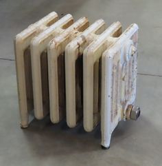 an old radiator is sitting on the floor