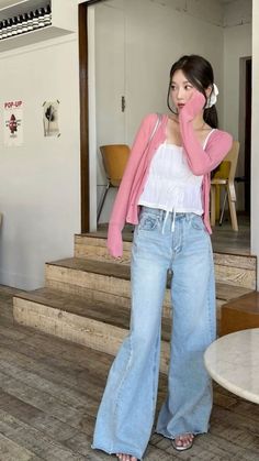 college outfit I inspo I date night outfit I pink outfit I aesthetic Asian Jeans Outfit, Cute Street Style Outfit Ideas, Layering Cardigan Outfit, Teenage Outfits Girl, Girly Japanese Aesthetic, Pink Top Jeans Outfit, Girly Korean Fashion, White Long Sleeve Shirt Outfit Aesthetic, Chic Korean Outfits