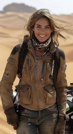 Biker Chick, Old Woman, Motorcycle Women, Hiking Outfit, Her Style, Womens Hairstyles, A Woman, Casual Fashion, Cute Outfits