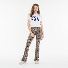 Ohh my, we hebben DE perfecte leopard flair pants gevonden! Het stofje is super zacht en de lengte is perfect voor de langere meiden onder ons. Get is before it's gone! Pants Set, Two Piece Pant Set, Pajama Pants, Pajamas, Two Piece, Pants