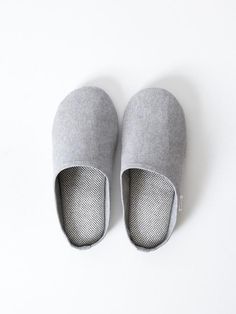 Sasawashi Room Shoes Png Top, Acne Overnight, Japanese Room, Moccasins Style, Room Shoes, Shoes Grey, Textile Industry, Japanese House, Shoe Size Conversion