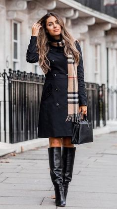 Burberry Scarf Outfit, Lydia Elise Millen, Edgy Outfit, Designer Clothing Brands, Chic Fall Outfits, Women Fashion Edgy, Cute Fall Outfits, Black Women Fashion, Winter Mode