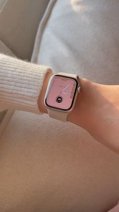 Apple Watch Series 7 Look ⌚ Apple Watch Inspiration, Apple Watch Hacks, Apple Watch Features, Smart Watch Apple, Apple Watch Series 7, Fancy Watches