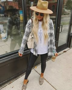 Nashville Outfits, Pastel Outfit, Felt Fedora, Layering Outfits, Boyfriend Shirt, Outfit Inspo Fall, Country Outfits, Mom Outfits, Fedora Hat