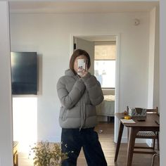 Size Xxs- Fits Like A Xs/S So Warm And Comfy Order Version So It’s Diff From Website Pictures Used But Amazing Condition But Lost The Hat :( Bought For $240 #Puffer #Jacket #Coat #Superpuff #Aritzia Aritzia Puffer Jacket Outfit, Aritzia Puffer Jacket, Aritzia Puffer, Aritzia Super Puff, Aritzia Jacket, Super Puff, Puffer Jacket Outfit, Puff Jacket, Taupe Color