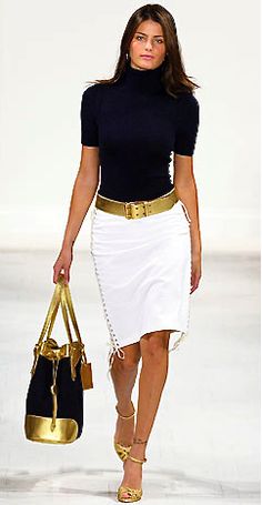 Ralph Lauren;   if I were putting this outfit together, I would ditch the gold belt and the gold shoes...  I want the stunning bag to stand out- above all!  No belt - need a skirt with a perfect line up to the waist and black suede wingtips with a chunky hill!   My style !! Mode Over 50, Looks Chic, 가을 패션, Outfits Casual, Work Attire, Style Chic, Mode Inspiration, Street Styles, Black Top