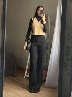 Ideas para llevarte un chaleco a la Uni sin verte viejita | Es la Moda Modest Beauty, Cute Professional Outfits, Work Fits, Casual College Outfits, Professional Outfits Women, Winter Fashion Outfits Casual, Stylish Work Attire, Business Casual Outfits For Work, Everyday Fashion Outfits