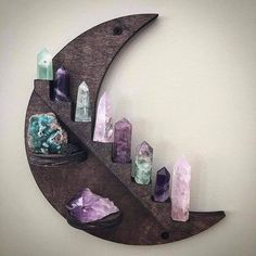 Alter Ideas, Crystal Room, Gem Crafts, Crystal Aesthetic, Moon Decor, Spiritual Crystals, Girly Room, Hippie Decor