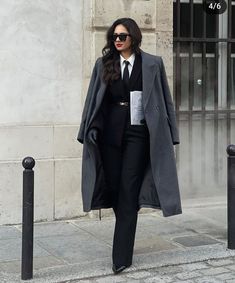 Detective Women Outfit, Gala Outfits For Women Pants, Mafia Lady Outfit, Women Detective Outfit, Mun Clothes, Mafia Boss Outfit, Mafia Women Outfits, Detective Uniform, Black Woman Graduation