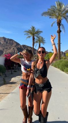 coachella outfits, desert outfit, desert music festival outfit, unique music festival outfits, matching music festival outfits, outfits wih cowboy boots, country music festival Gov Ball Outfits, Electro Festival Outfit, Stagecoach Outfits, Look Da Festival, Summer Smash, Boston Calling, Coachella Fits, Senior Week, Hard Summer