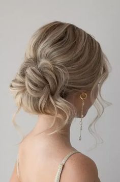 Discover the ultimate guide to 2024 wedding hairstyles for medium hair, showcasing the latest trends in updos, loose curls, and braided elegance. Whether you're the bride, bridesmaid, or guest, find your perfect style for a mesmerizing walk down the aisle. From formal upstyles for the mother of the bride to easy, breezy half updos for the carefree guest, our collection caters to every role and preference. Embrace the beauty of medium length with Bridesmaid Hair Inspo, Bridemaids Hairstyles, Cute Prom Hairstyles, Messy Hair Updo, Wedding Hair Up, Guest Hair, Bridesmaid Hair Makeup, Ball Hairstyles, Prom Hairstyles For Long Hair