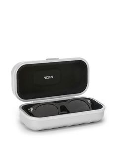 The iconic curves of 19 Degree aluminum provide elevated protection for your sunglasses or daily eyewear. Its elegant design is complete with a soft-touch lining and a cleaning cloth. Cosmetic Kit, Eyewear Shop, Travel Products, Minimalist Gifts, Mens Eyewear, Crossbody Bag Women, Eyewear Womens, Men's Backpack, Everyday Bag