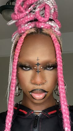 Shaved Eyebrow Look, Alternative Eyebrows, Shaved Brows, Pink Goth Makeup, Shaved Eyebrows, Pink Goth Aesthetic, Pink Eyebrows