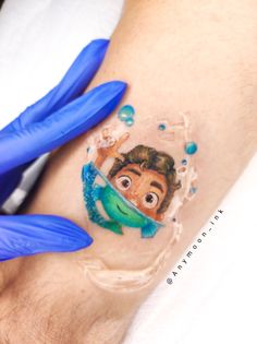 Tattoo tatuagem Disney ideias Anymoon ink microrealism geek feminina delicada colorida Luca Disney Tattoo, Luca Tattoo Disney, Pixar Movie Tattoos, Disney Pixar Tattoo Ideas, Luca Painting Ideas, Pixar Tattoo Sleeve, Luca Tattoo, Luca Disney