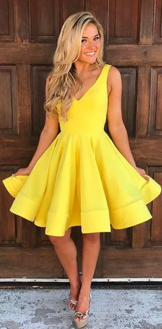 Elegant  V Neck Short Prom Homecoming Dress Yellow Wedding Party Formal Gown Mini Homecoming Gown #dress #gown #prom #prom2018 #promdress #promgown #evening #eveningdress #eveninggown #wedding #party #cocktail #vneck #ballgown #yellow Homecoming Dresses Yellow, Homecoming Dresses Knee Length, Homecoming Dresses Under 100, Yellow Homecoming Dresses, Simple Homecoming Dresses, Homecoming Dress Short, Jacques Fath, Club Fashion, Cute Homecoming Dresses