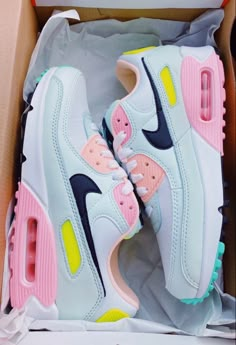 Nike Shoes Girls, Trendy Shoes Sneakers, Jordan Shoes Girls, Preppy Shoes, All Nike Shoes, Nike Air Shoes, Cute Sneakers, Fresh Shoes, Cute Nike Shoes