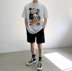 Shorts And Tshirt Outfits Men, Male Outfits Shorts, Summer Clothes Aesthetic Men, Lollapalooza Outfit Men, T Shirt And Shorts Men, Masculine Summer Outfit, Short Pants Outfit Men, Black Shorts Outfit Men, Outfit Cowok