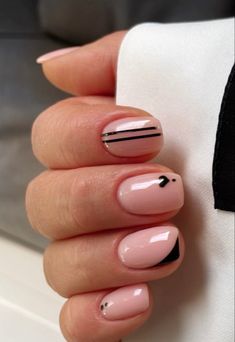 Clean Basic Nails, Line Dot Nail Art, Biab Nail Art Short, Biab Gel Nails Short, Simple Biab Nail Art, Ceo Nails, Biab Nail Inspiration Short, French Nails Cortas, Natural Biab Nails