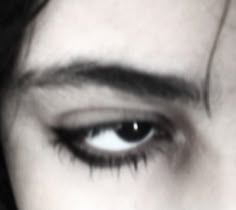 Eyes Rockstar Eyeliner, Outlined Eyes, Messy Eyeliner, Regulus Black Aesthetic, Tumblr Grunge Aesthetic, Vampire Eyes, Vampire Bride, Regulus Black