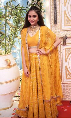 Haldi Dress Ideas, Haldi Dress, Haldi Outfits, Function Dresses, Mehendi Outfits, Trendy Outfits Indian, Yellow Lehenga, Indian Dresses Traditional, Traditional Indian Outfits