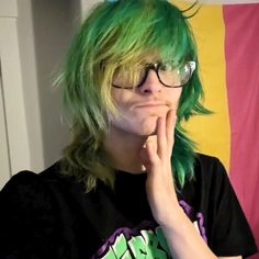 Emo Green Hair, Scene Hair Unstyled, Masc Scene Hair, Medium Length Scene Hair, Scenecore Hair, Neon Green Hair Dye, Scene Hair Short, Scene Kid Hair, Bright Green Hair