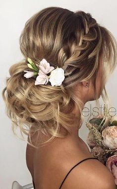 Updos Bridesmaid, Flowers In Her Hair, Trendy Wedding Hairstyles, Wedding Hairstyles Updo, Short Hairstyle, Wedding Updo