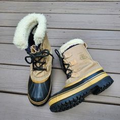 Vintage 90er Jahre y2k Sorel Caribou Wasserdichte Winter Schnee Entenstiefel Größe Damen 7 Hervorragender gebrauchter Vintage-Zustand, siehe Bilder für Gebrauchsspuren, die mit Vintage Lederstiefeln übereinstimmen Dieser oft imitierte, aber nie duplizierte Caribou-Stiefel bietet wintertauglichen Schutz und einen einzigartigen Look, der seit Jahrzehnten der Favorit der Fans ist. Winter/Regen Stiefel Abnehmbare Wollmischung-Liner Kunstpelz Sherpa Stapel Schnee Manschette Top Wasserdichtes Obermate Snow Duck, Vintage Leather Boots, Sorel Caribou, Womens Duck Boots, Sorel Boots Womens, Winter Schnee, Heavy Snow, Duck Boot, Boot Style