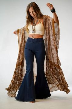 Paisley Tapestry Free Flow Duster Kimono - Brown | Three Bird Nest Hippie Elegante Boho Style, Bohemian Outfit Ideas, Looks Boho, Boho Kimono Cardigan, Look Hippie Chic, Moda Hippie, Look Boho Chic, Duster Kimono, Mode Hippie