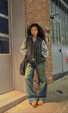 winter outfits, bella hadid, street style, emma chamberlain, jacob elordi, runway, model, guys fits, celebrity style, winter outfit inspo , fall outfit inspiration , winter outfit inspo , winter outfit inspiration , leather jacket , winter fashion , sweater outfits, winter aesthetic , winter 2024 fashion trends , winter looks , winter aesthetic , winter fashion trends , winter outfit ideas , winter aesthetic , winter outfit ideas , casual winter outfits, uggs Baggy Jeans Outfits, Baggy Jeans Outfit, Fits Aesthetic, Oversized Outfit, Cold Outfits, Jeans Outfits, Outfit Inspo Casual