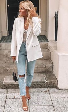 White Blazer Outfits, Pastel Outfit, Elegante Casual, Fashion Night, Looks Chic, Blazer Outfits, White Blazer, Mode Inspiration, Outfits Casuales